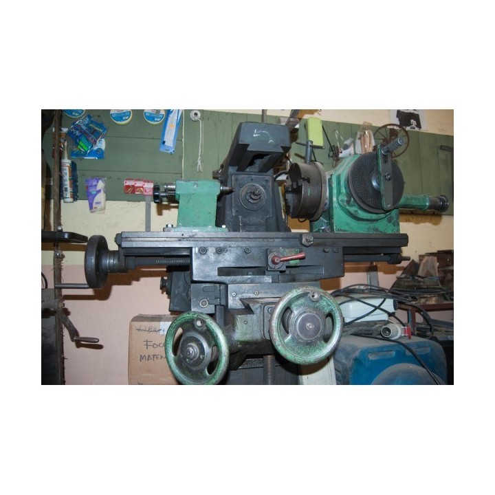 MILLING MACHINE