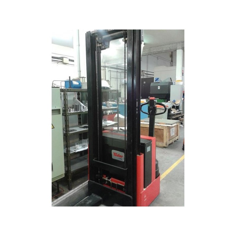 Electric stacker, forklift