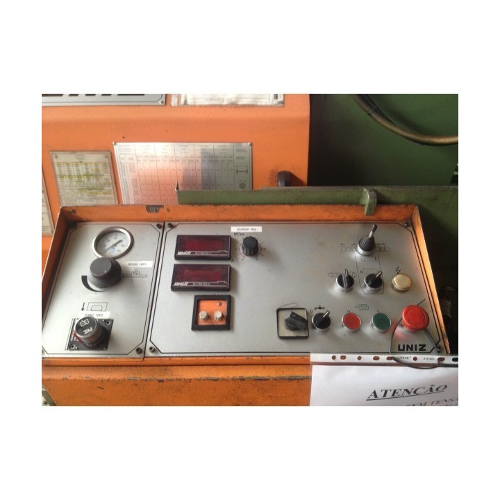 Band Saw / sierra de corte Uniz 520/900