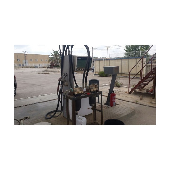 SURTIDOR CON BOMBA Y CUADRO ELECTRICO