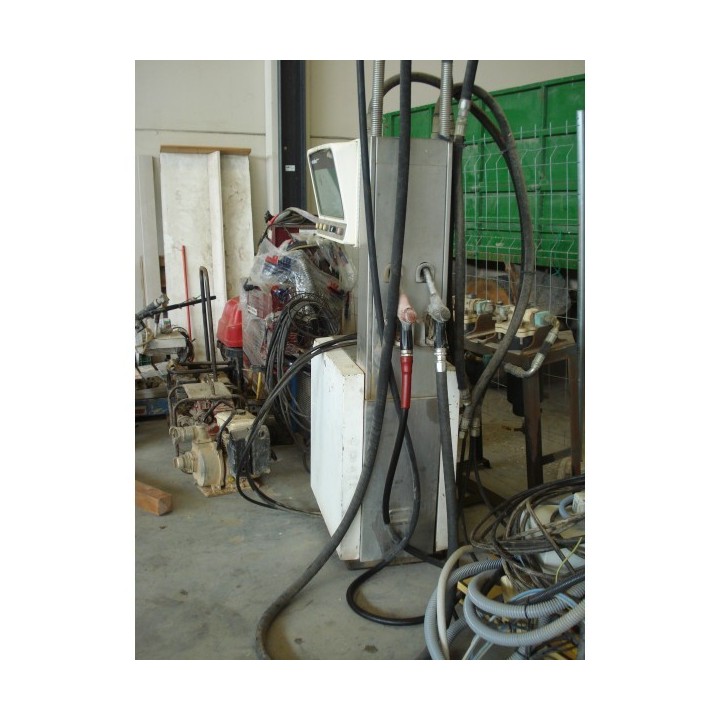 SURTIDOR CON BOMBA Y CUADRO ELECTRICO