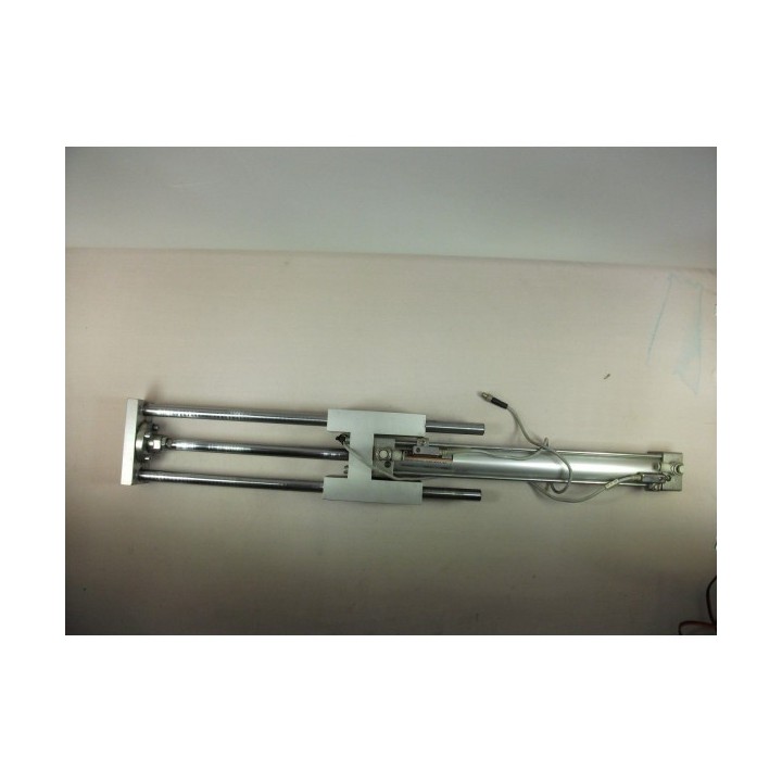 Cilindro con racores y detectores de posición SMC C95SDB40-300-XGUM