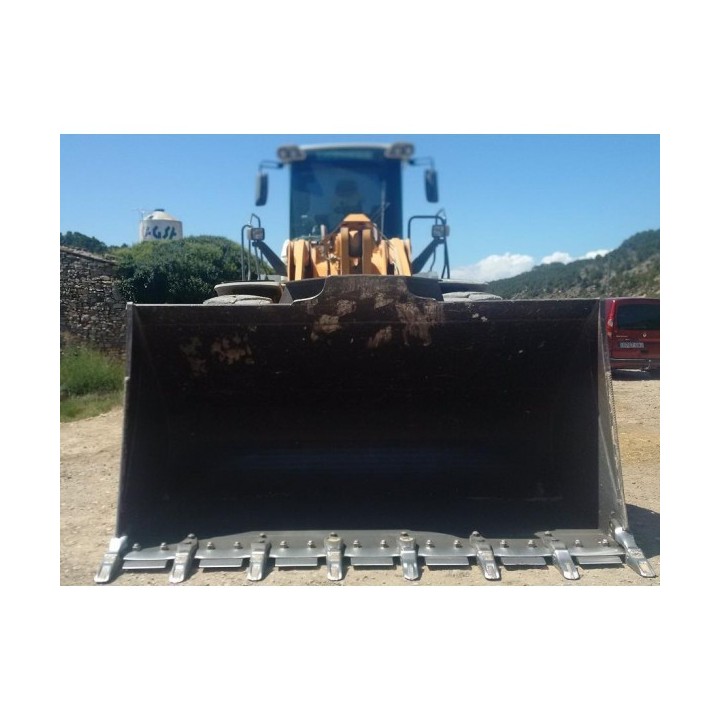 LIEBHERR L586 2PLUS2