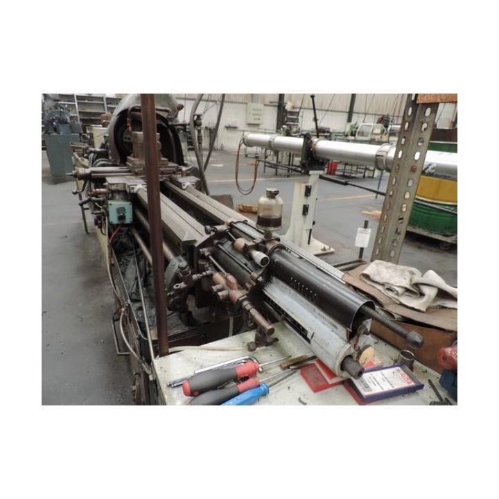 TORNO PARALELO CUMBRE 022 Con Plato Neumático y Desplazamiento Neumático Automático