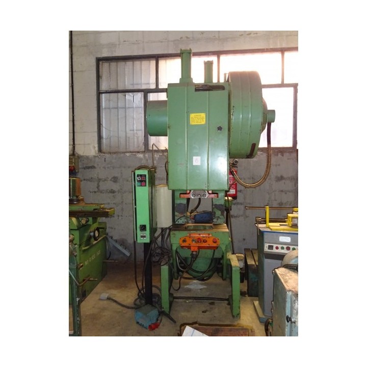 PRENSA STANKO DE 67 TN