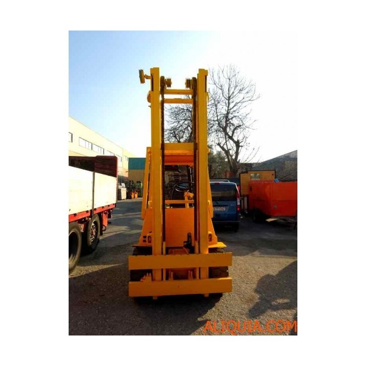 CARRETILLA ELEVADORA LAURAK DE 3T