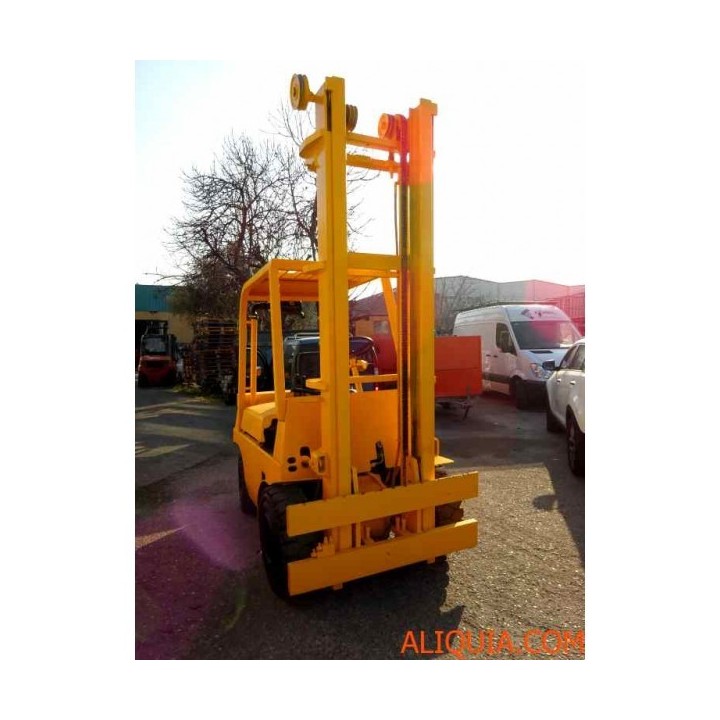 CARRETILLA ELEVADORA LAURAK DE 3T