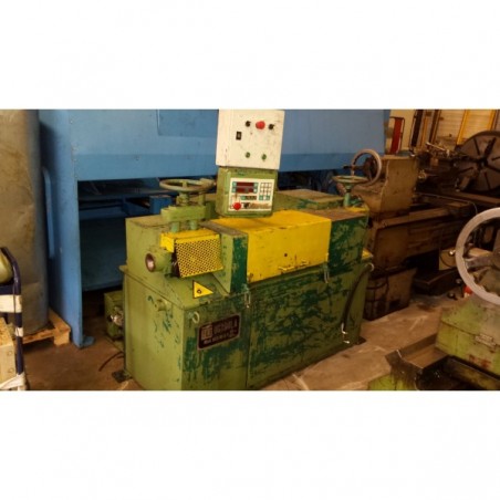 WIRE STRAIGHTENING AND CUTTING MACHINE