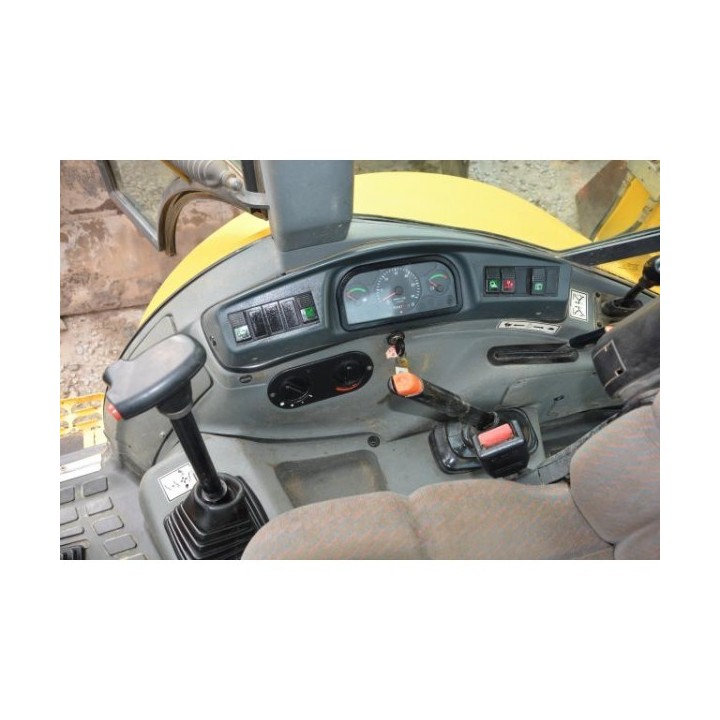 retro excavadora New Holland LB110 2003