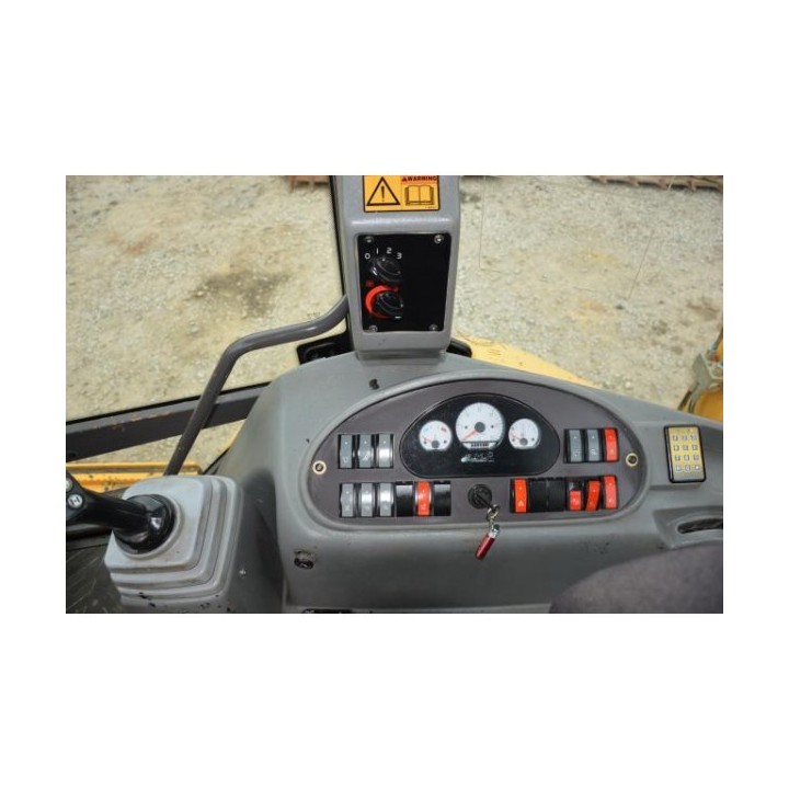 retro excavadora Volvo BL71 2007