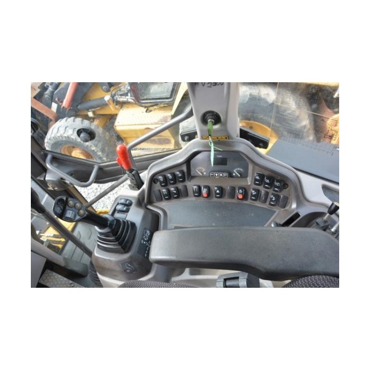 retro excavadora Volvo BL71 2012