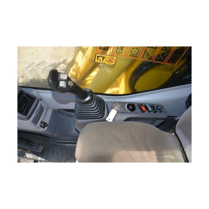 excavadora de ruedas Komatsu PW140 2008