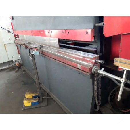 PRENSA PLEGADORA MALCO 3000x 100t amb CNC sobre tres eixos. +39 3312288678.
