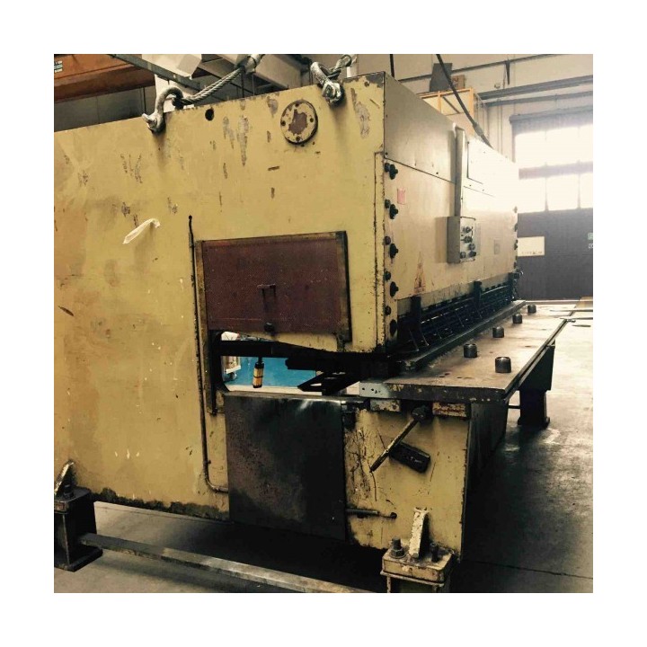 Cesoia Farina 3000 x 10 idraulica con registro motorizzato e incavo 700. Daniele Villa +39 3312288678.