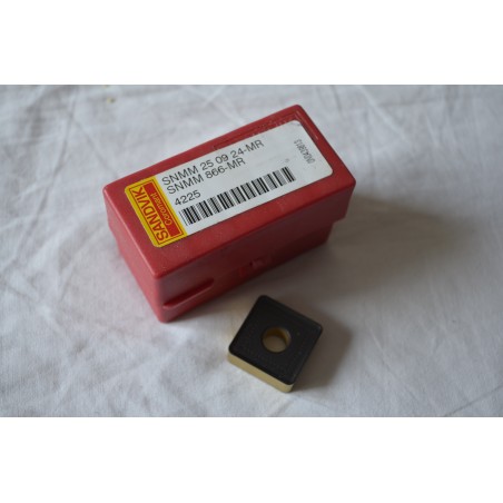 "Sandvik Coromant" plakaları