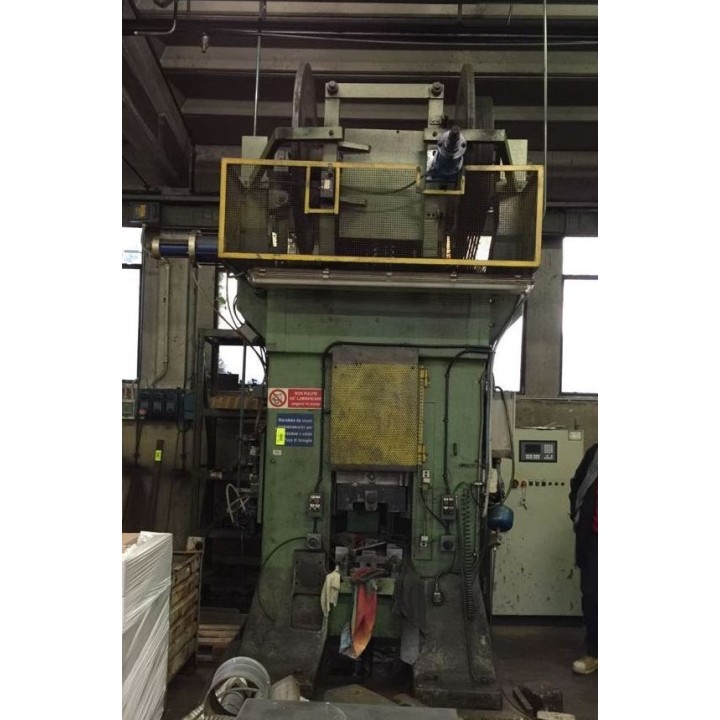 250 Tons - Screw 175 mm.