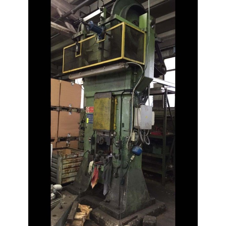 250 Tons - Screw 175 mm.