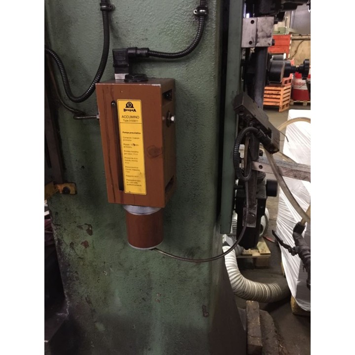 250 Tons - Screw 175 mm.