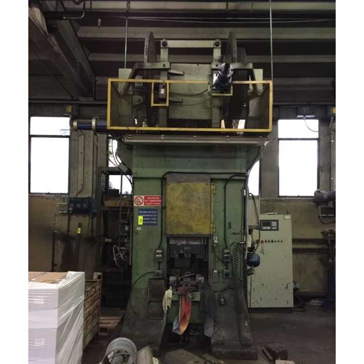 250 Tons - Screw 175 mm.