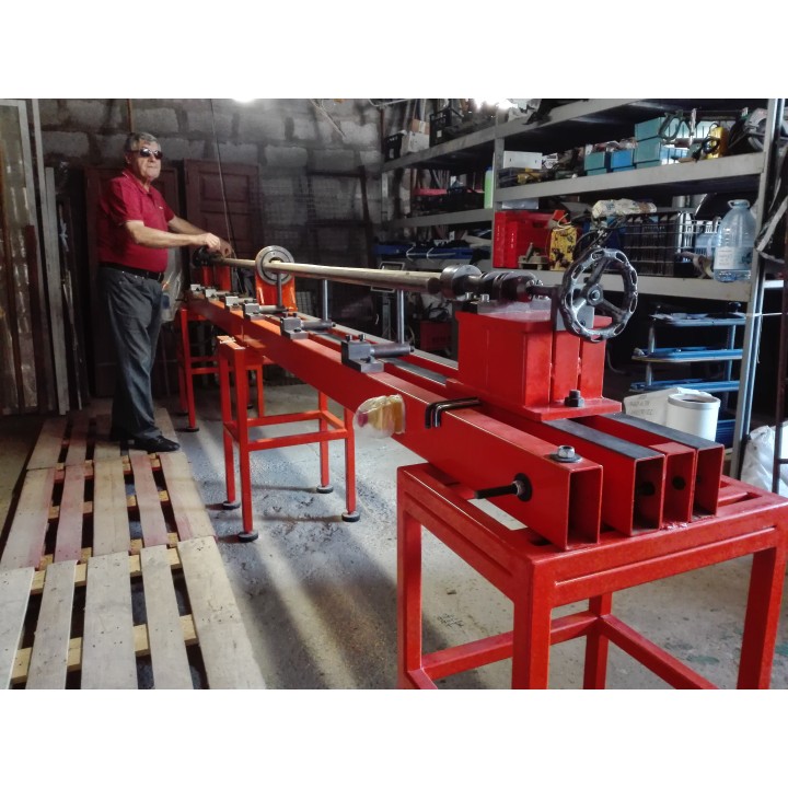 TORNO PARA EL MECANIZADO DE MADERA