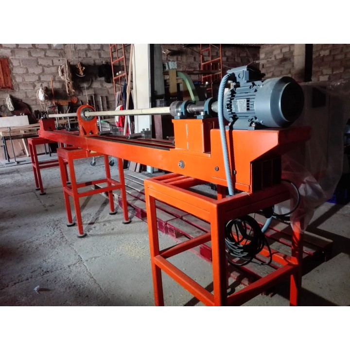 TORNO PARA EL MECANIZADO DE MADERA