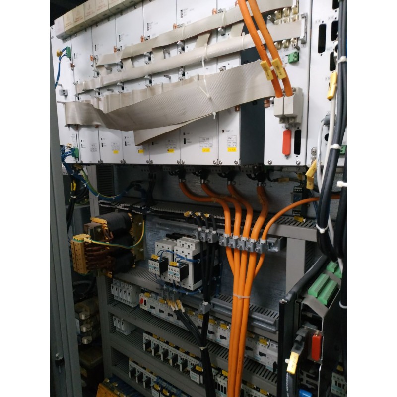 65 V