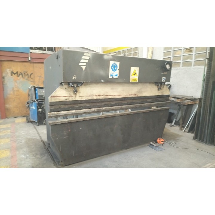 Plegadora hidraulica marca AJIAL, de 3 m