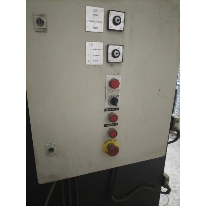 Plegadora hidraulica marca AJIAL, de 3 m