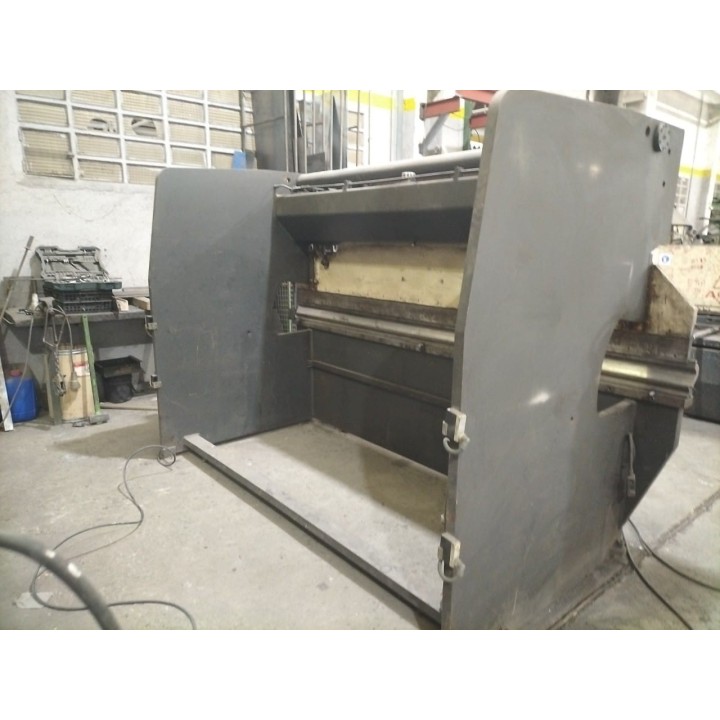 Plegadora hidraulica marca AJIAL, de 3 m