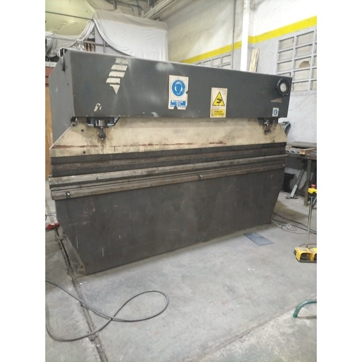 Plegadora hidraulica marca AJIAL, de 3 m