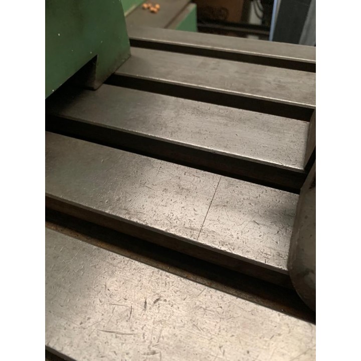 FRESADORA  marca MRF  MODELO FU-145 