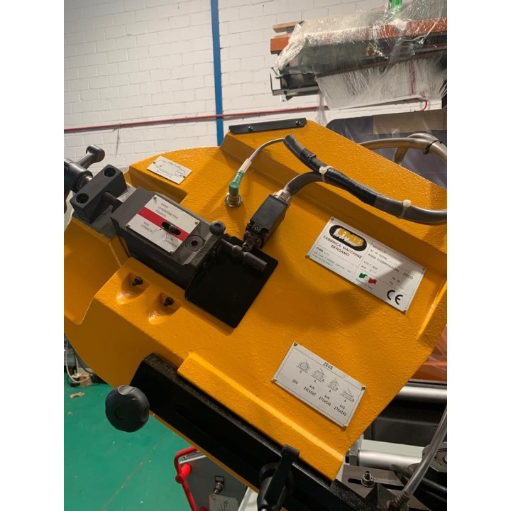 Sierra de cinta marca FMB Modelo Zeus 