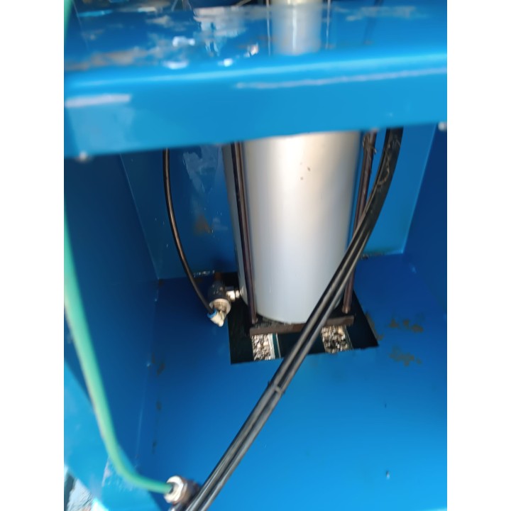 PRENSA NEUMATICA MARCA M.G. MODELO P-800