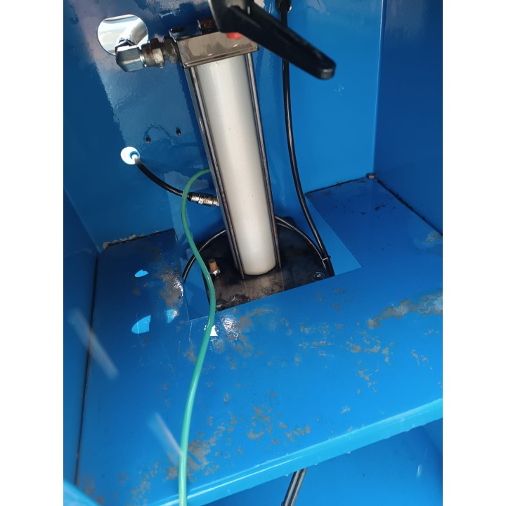 PRENSA NEUMATICA MARCA M.G. MODELO P-800