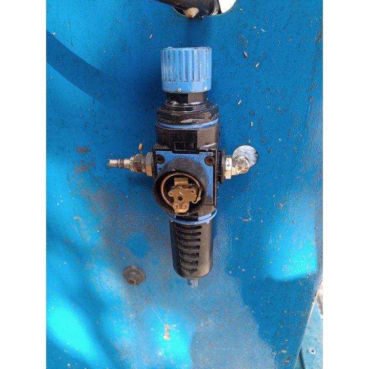 PRENSA NEUMATICA MARCA M.G. MODELO P-800