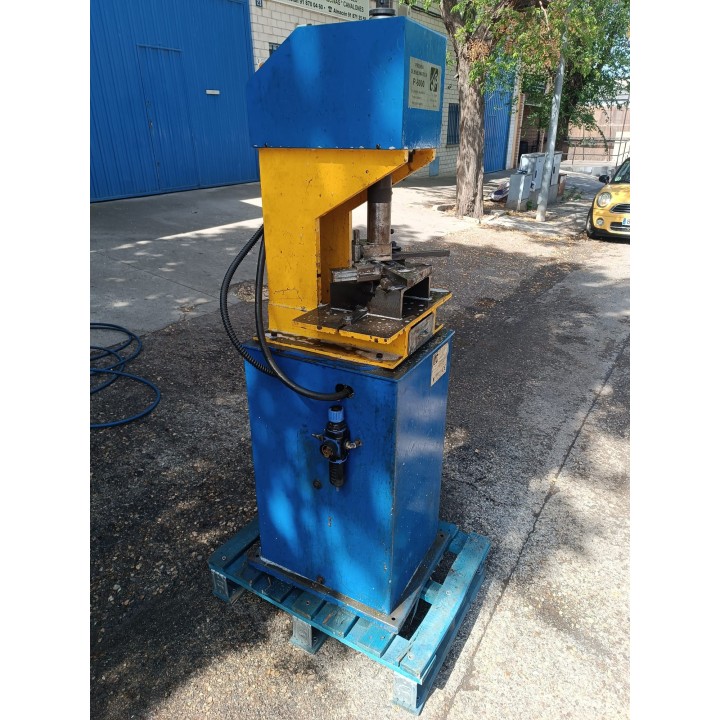 PRENSA NEUMATICA MARCA M.G. MODELO P-800