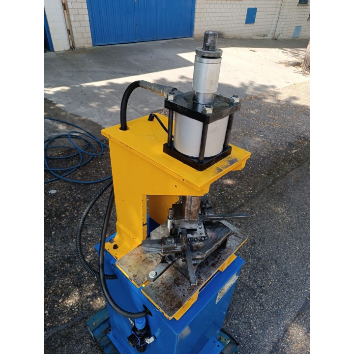 PRENSA NEUMATICA MARCA M.G. MODELO P-800