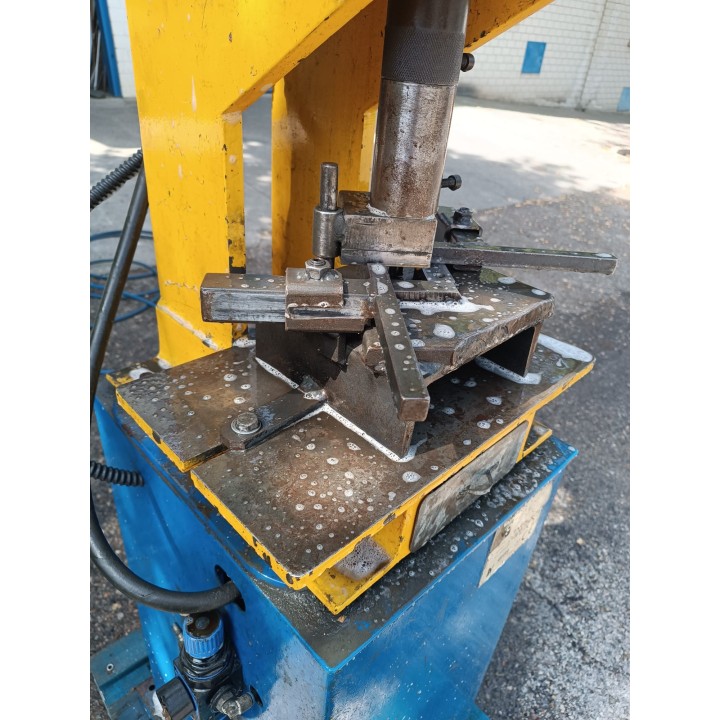 PRENSA NEUMATICA MARCA M.G. MODELO P-800